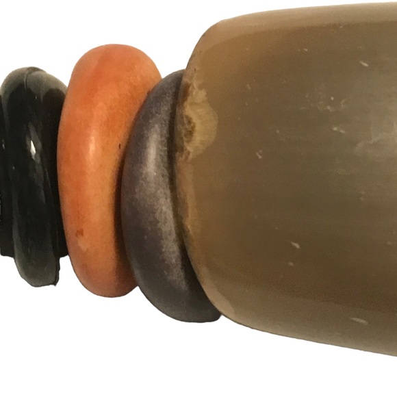 NEIMAN MARCUS BEADED NECKLACE WITH LARGE SHELL. CHOKER STYLE. ONE SIZE. - Picture 6 of 6